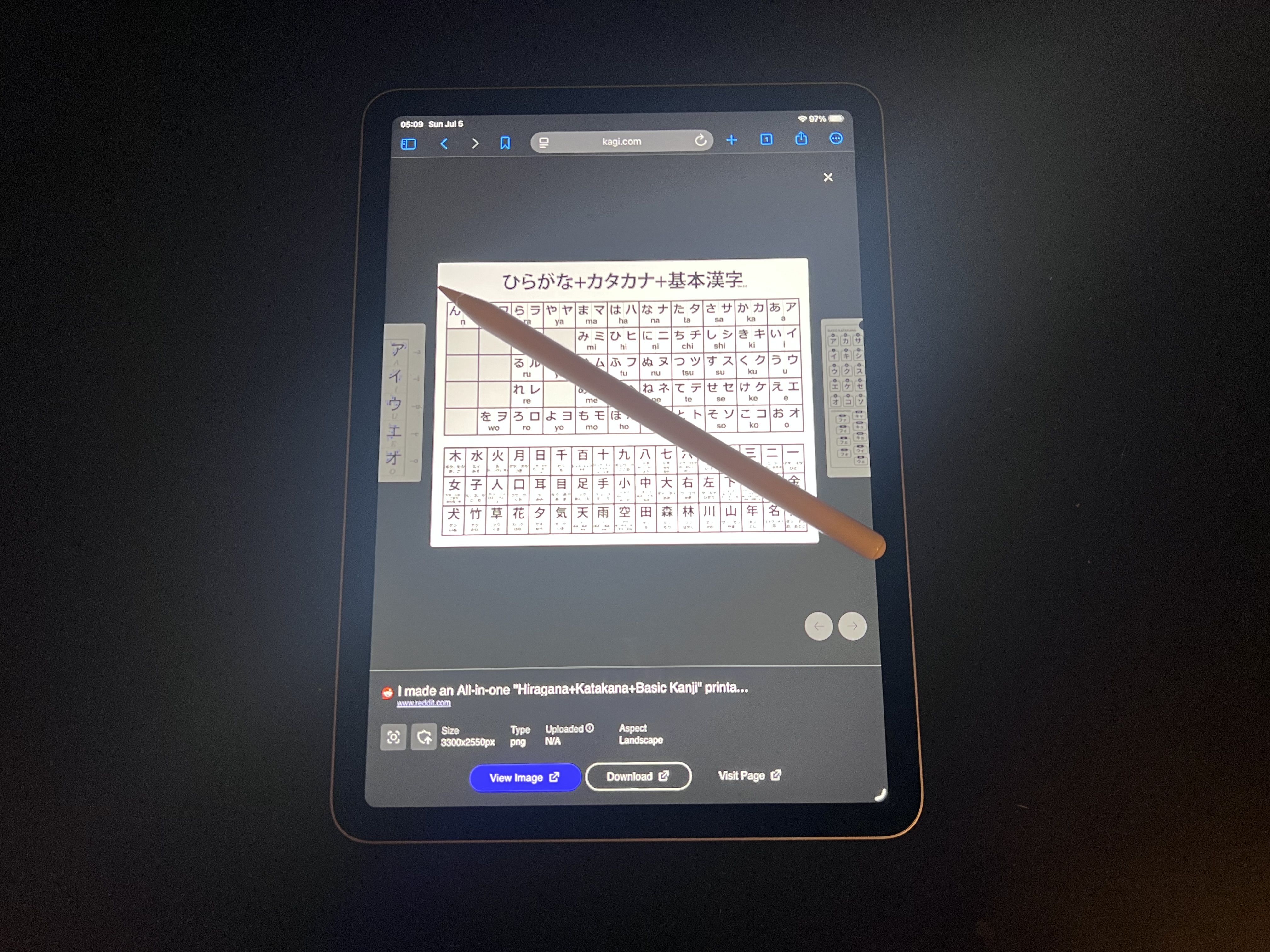 Hiragana chart displayed on an iPad